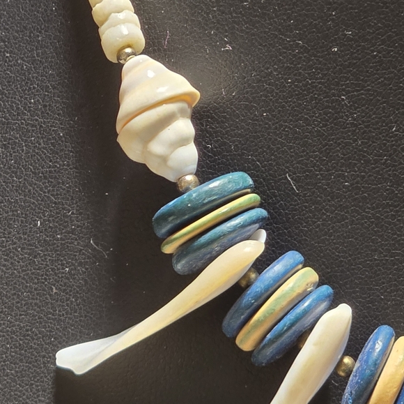 Handmade Puka Shell Necklace L4 - Picture 2 of 3